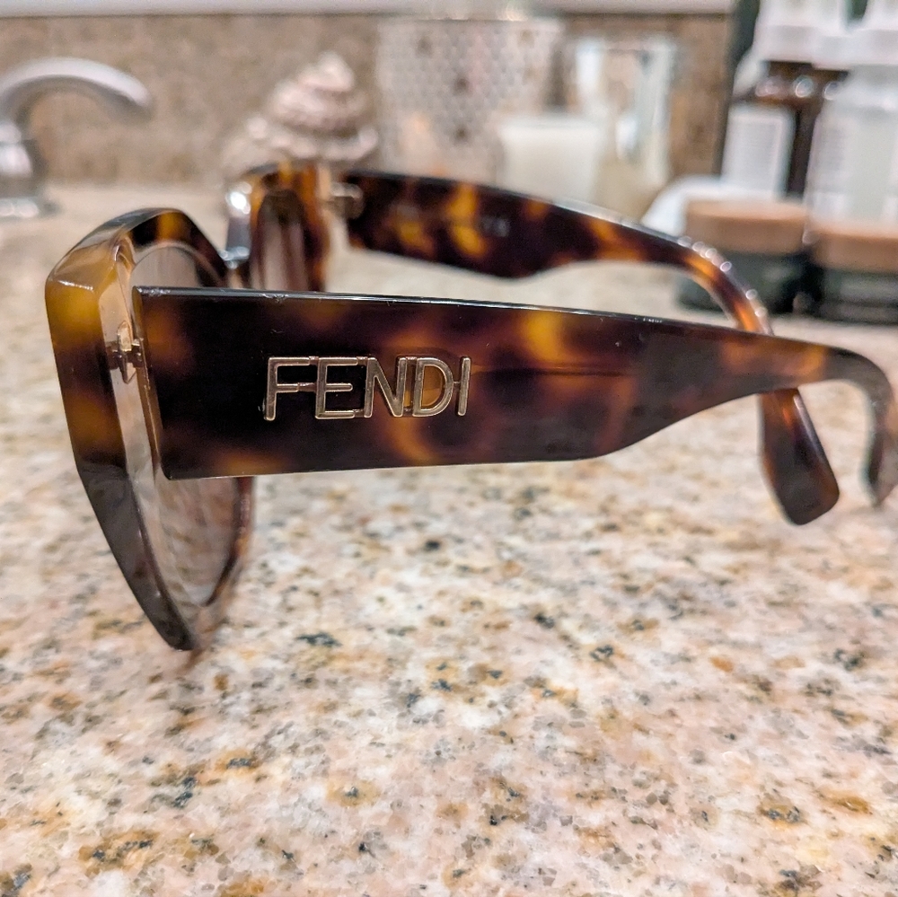 Fendi Brown Tortoiseshell Sunglasses Oversized Cat-Eye
